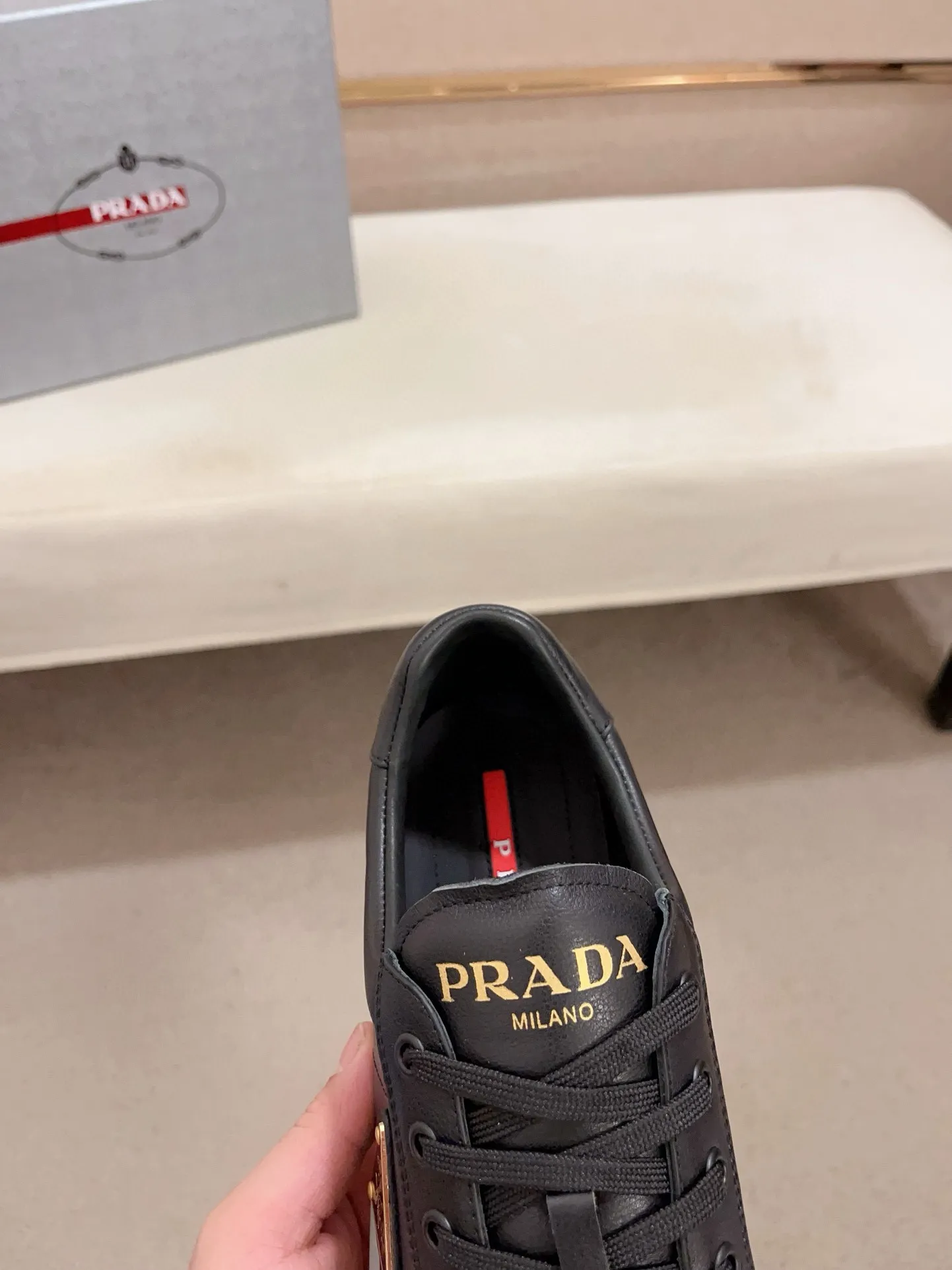 Men's shoes 💰 540💰 ✔️✔️✔️Higher version High-quality new PRADA (Prada) counters are launched at the same time. The new men's shoes and 😘 fabrics are made of high-tech glue-making technology. Lining: Full cowhide lining. 👍🏿 High-end ☄️ air-cushion molded anti-slip rubber outsole, exquisite lines, simple and elegant, comfortable and high-end for leisure travel. Code number: 38 to 44 (45 can be customized and cannot be returned or exchanged)